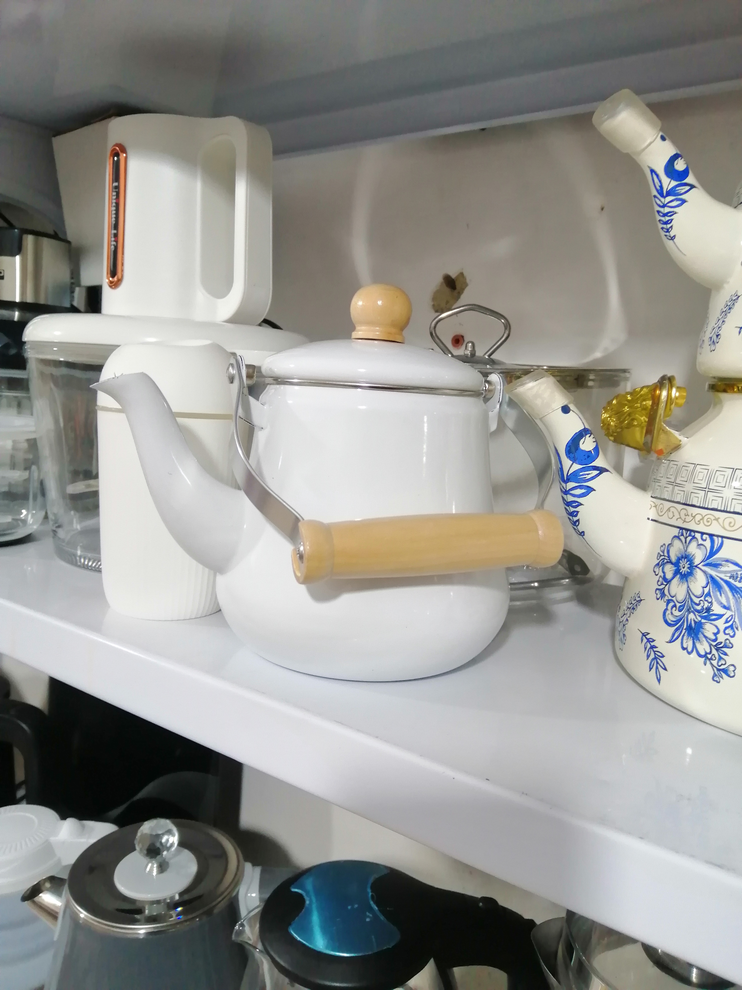 کتری سفید لعابی